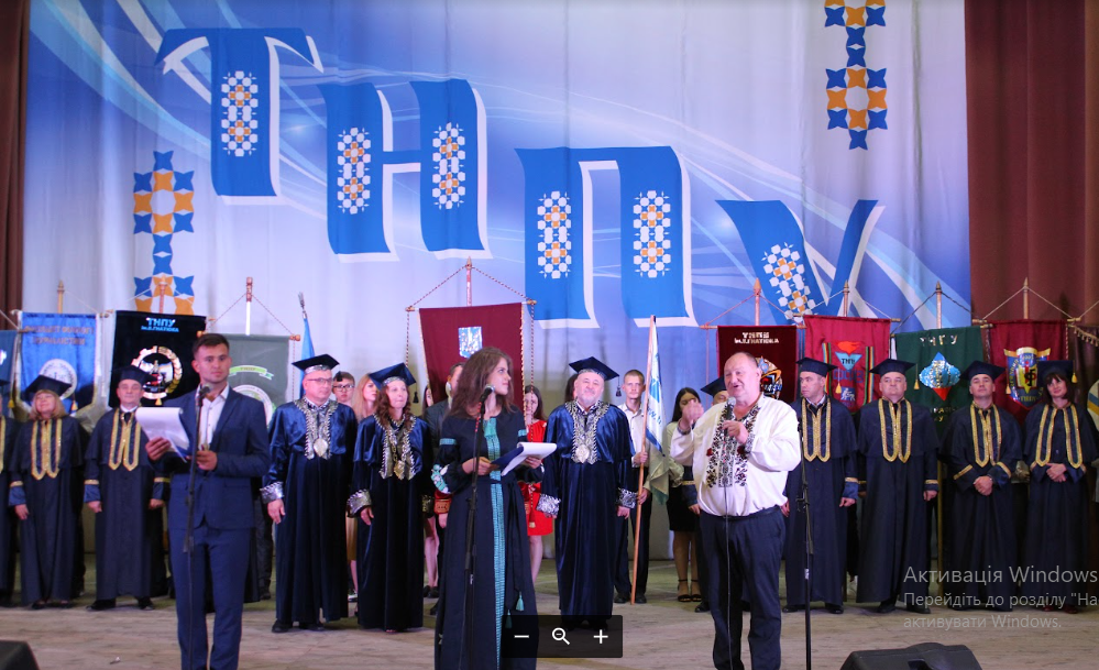 доктор економічних наук, почесний доктор, професор, міський голова ґміни Громадка, стейкхолдер освітніх програм Даріуш Павлічши